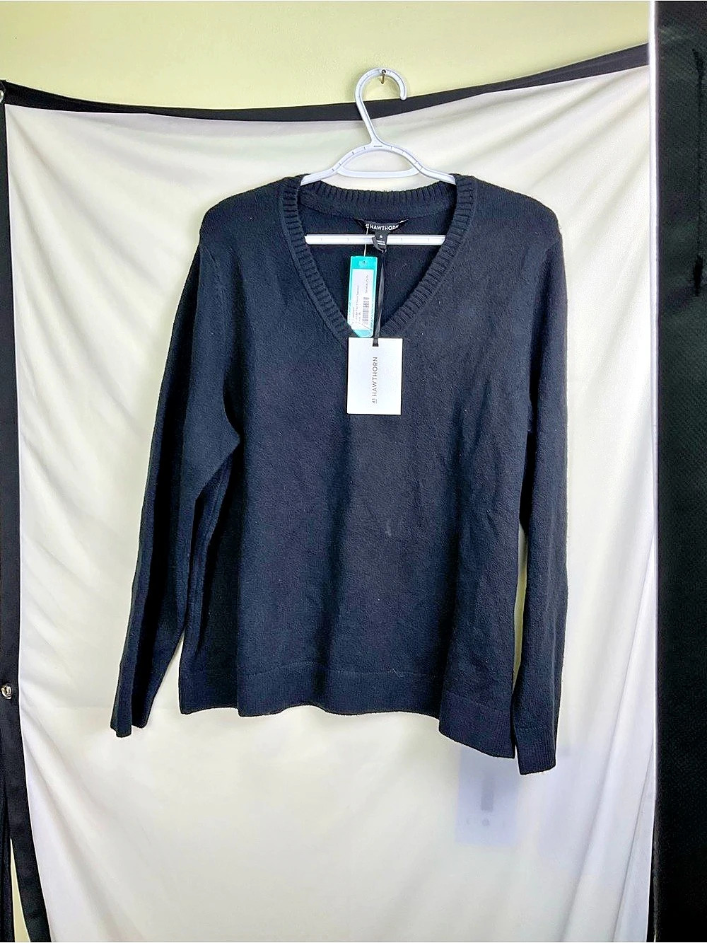 41 Hawthorn Cash Like Flat V Neck Sweater Black